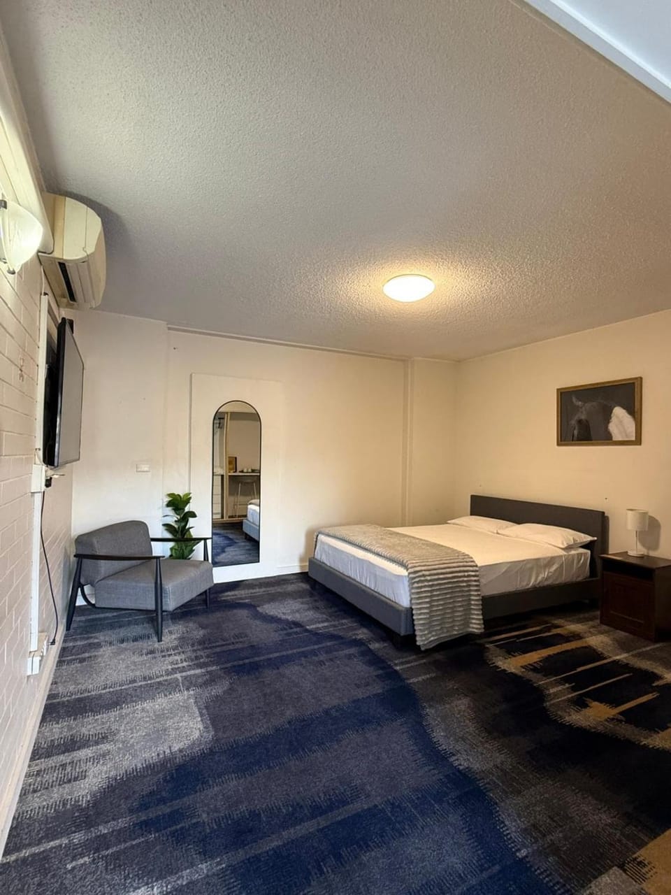 Bed, Photo of the whole room
