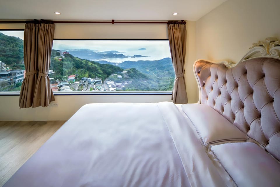 Bed, Natural landscape, Photo of the whole room, Bedroom, Mountain view, Sea view, Sea view