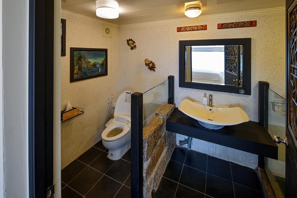 Toilet, Bathroom