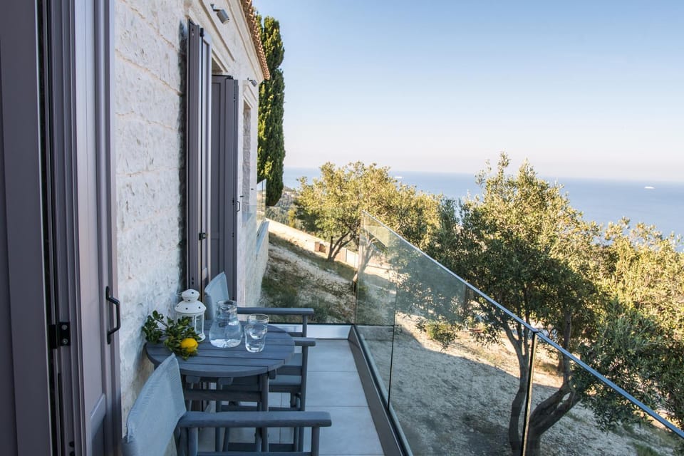 View (from property/room), Balcony/Terrace, Garden view, Mountain view, Sea view