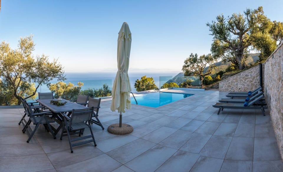 Decorative detail, Garden view, Pool view, Sea view, Area and facilities, Swimming pool