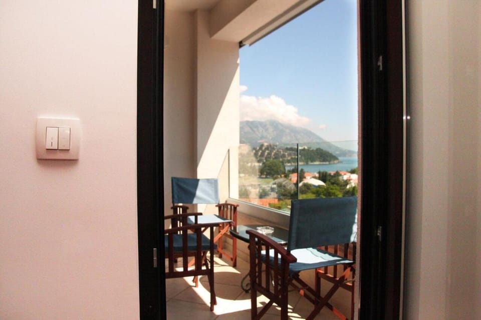 Balcony/Terrace, Balcony/Terrace, City view, City view, Sea view, Sea view, Street view, Street view