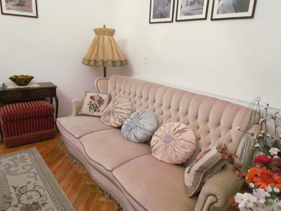 Communal lounge/ TV room, Living room, Seating area