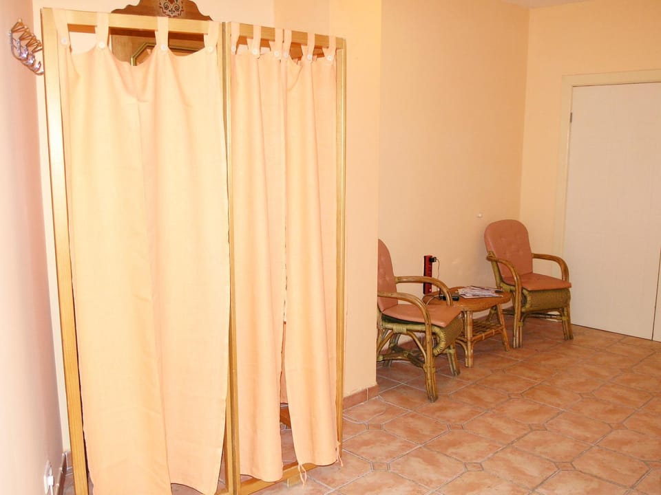 Massage, Steam room