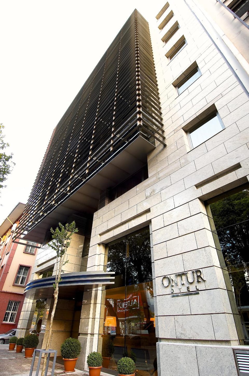 Facade/entrance