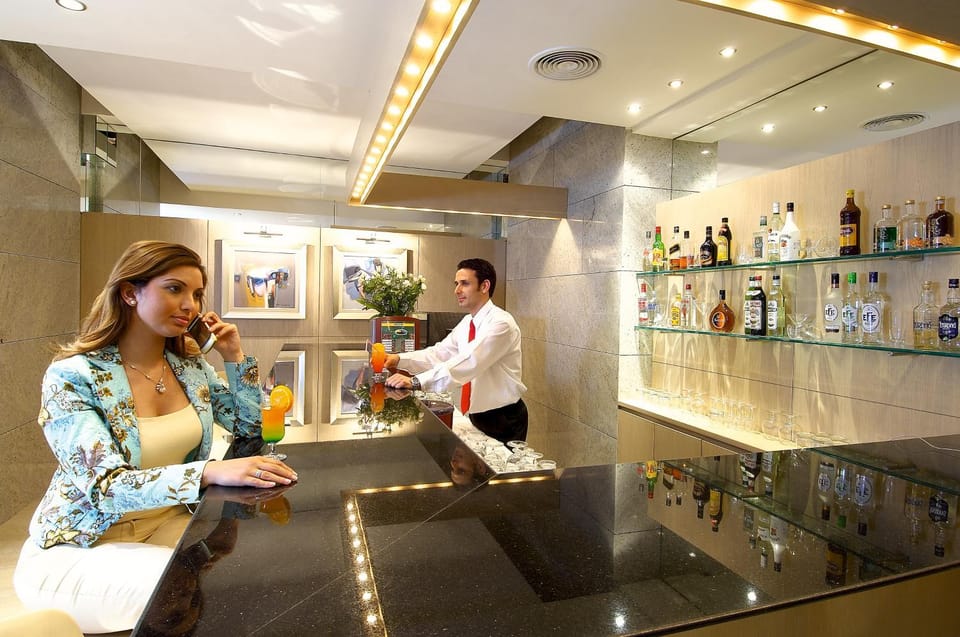 Lobby or reception, Food and drinks, Drinks, Alcoholic drinks, Non alcoholic drinks