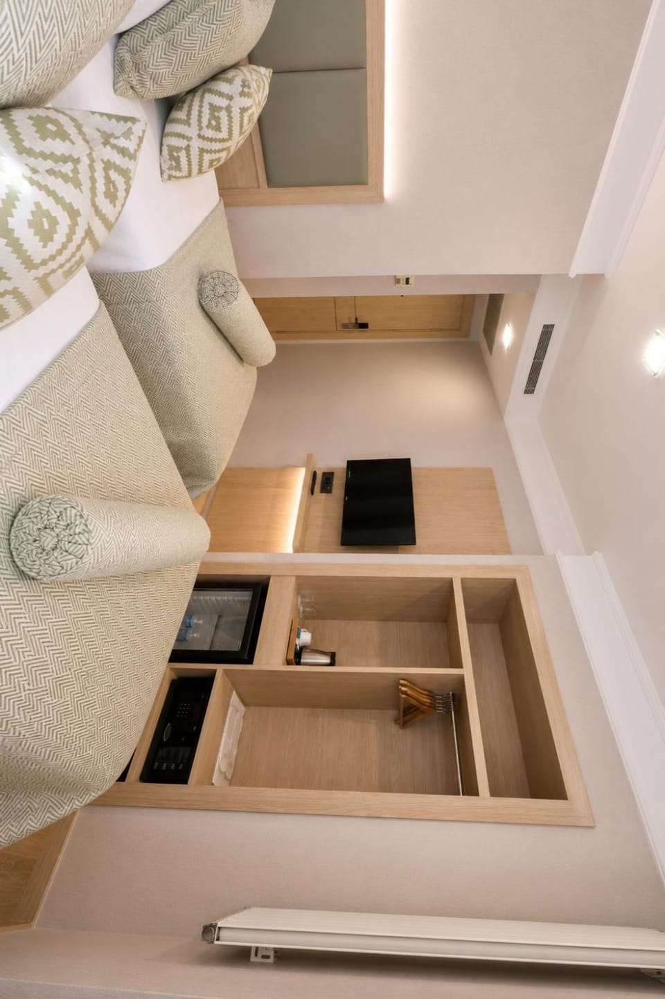 Bed, TV and multimedia, Photo of the whole room, Bedroom, air conditioner
