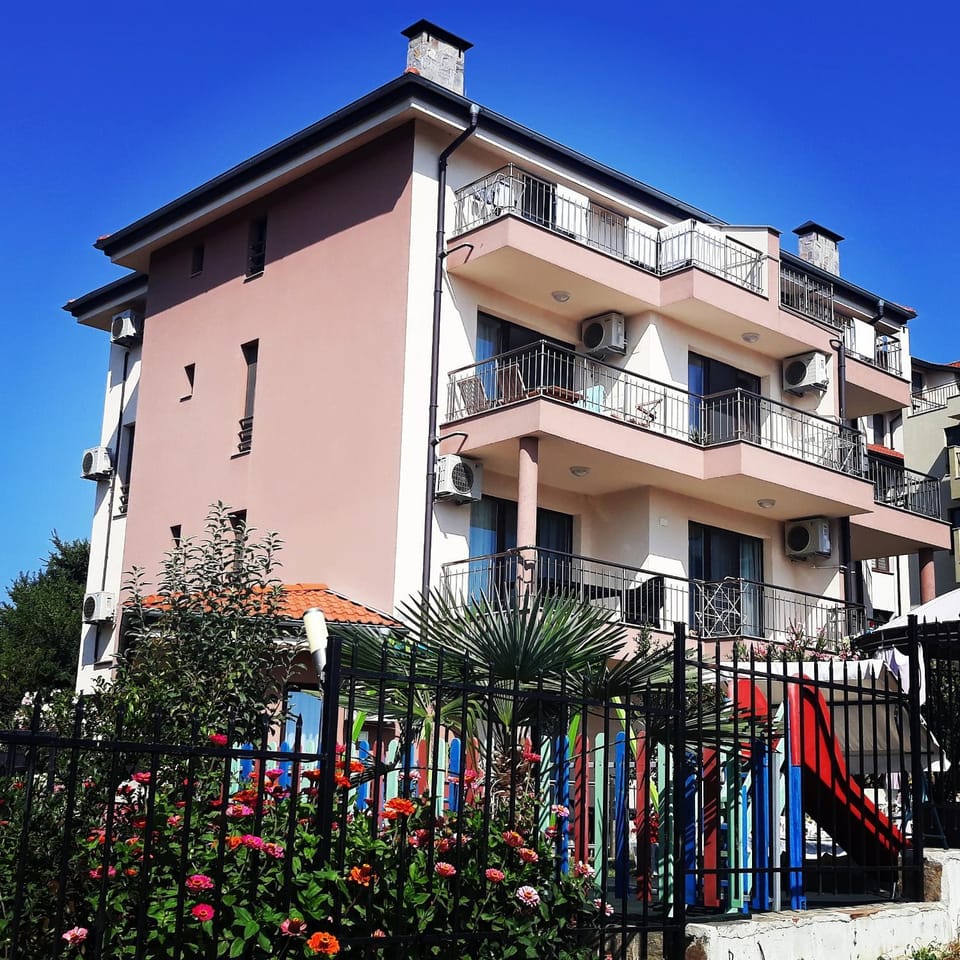 Property building, Facade/entrance