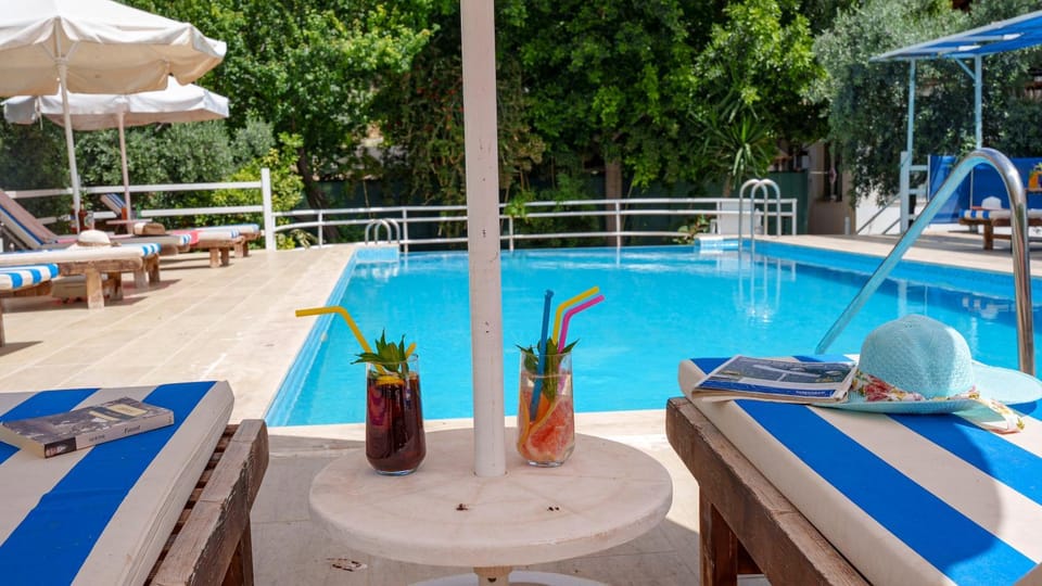 Pool view, Swimming pool, sunbed