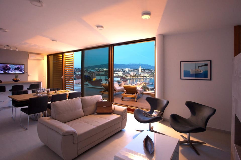Living room, Dining area