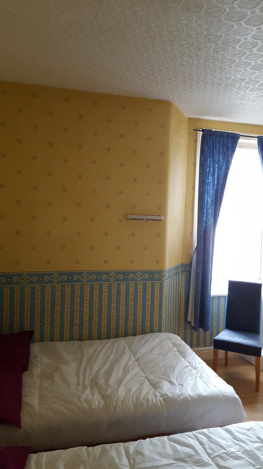 Day, Photo of the whole room
