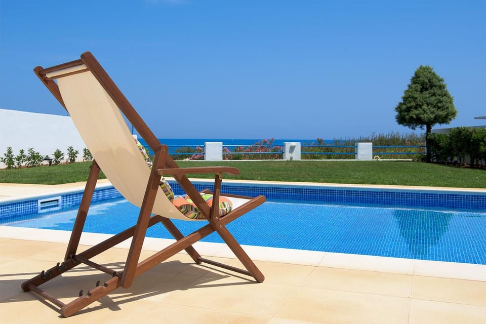 Day, Natural landscape, Pool view, Swimming pool, sunbed