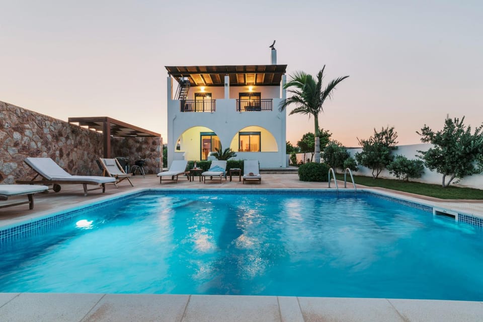 Property building, Day, Natural landscape, Pool view, Swimming pool, sunbed
