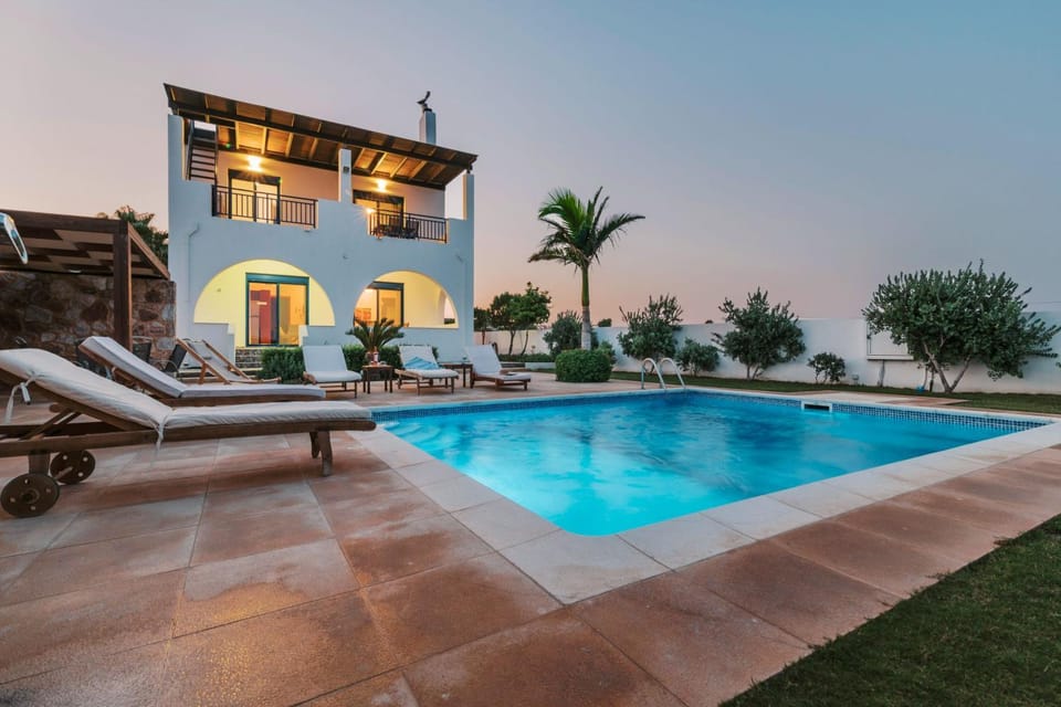 Property building, Patio, Day, Natural landscape, Garden, Garden view, Pool view, Swimming pool, sunbed