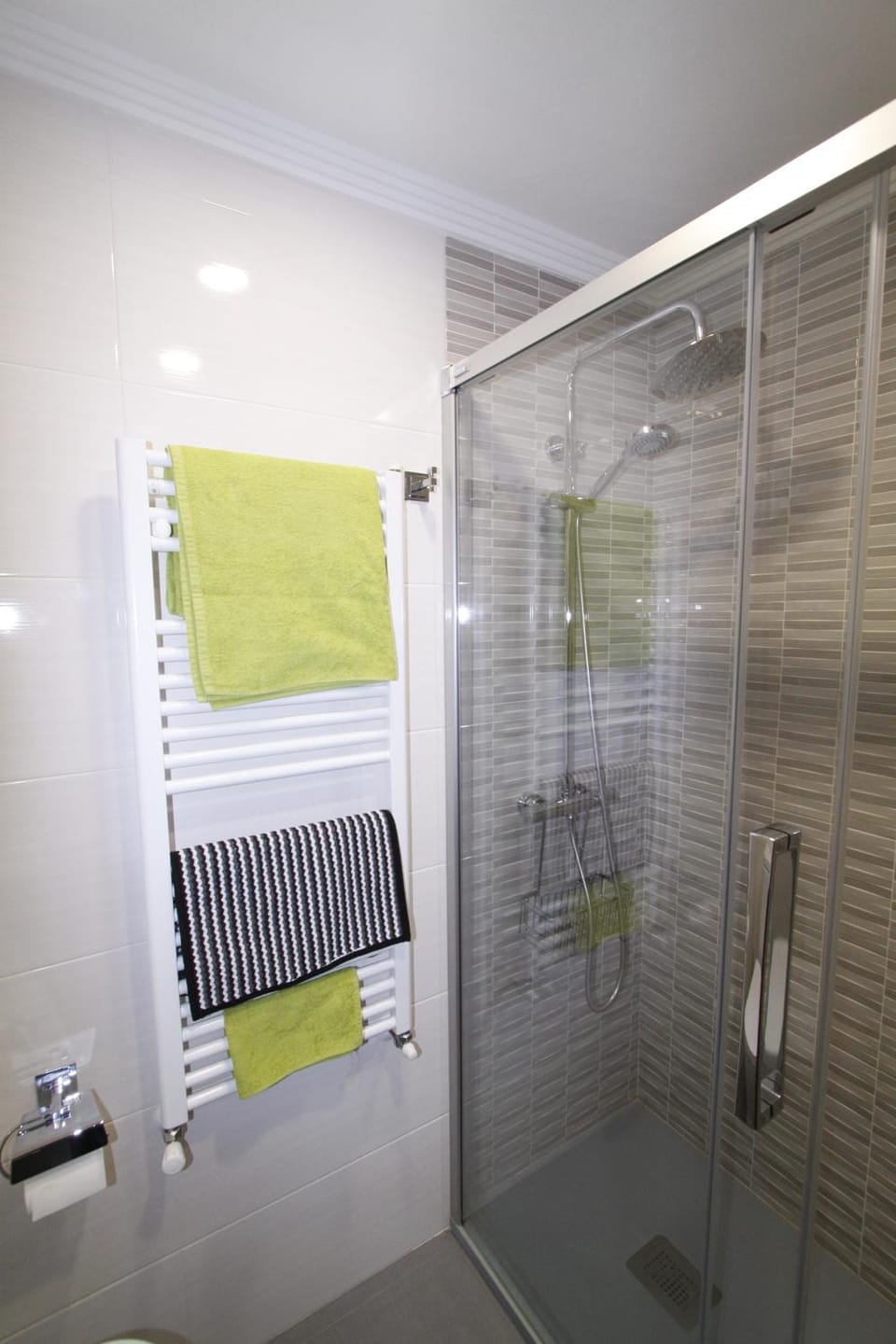 Shower, Bathroom, towels