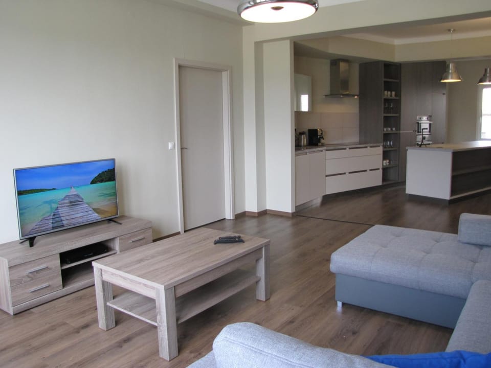 TV and multimedia, Kitchen or kitchenette, Living room
