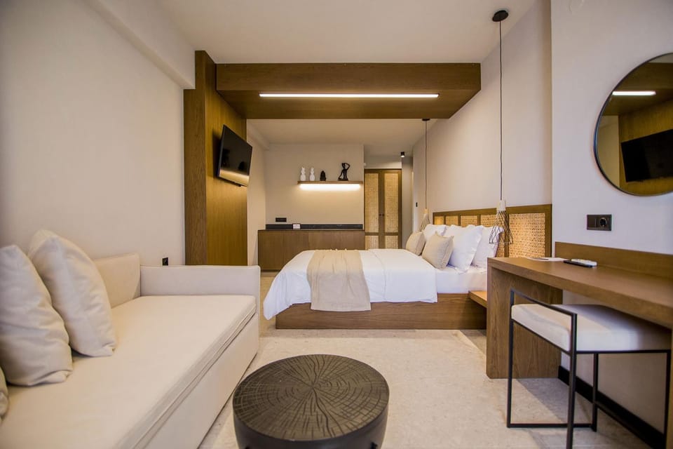 Bed, Photo of the whole room, Seating area