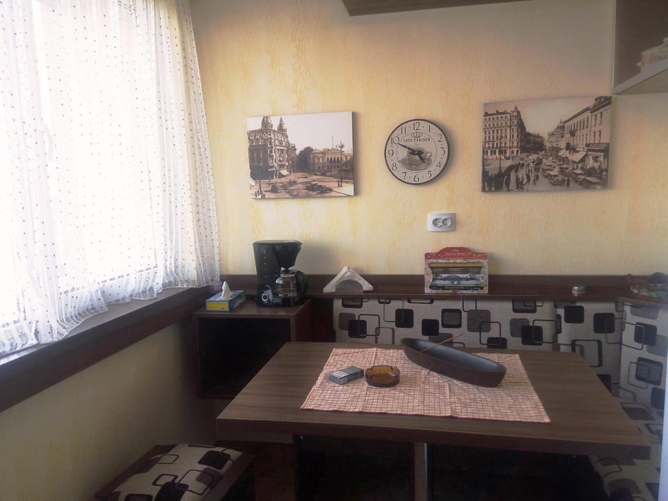 Kitchen or kitchenette, Seating area, Dining area, Area and facilities