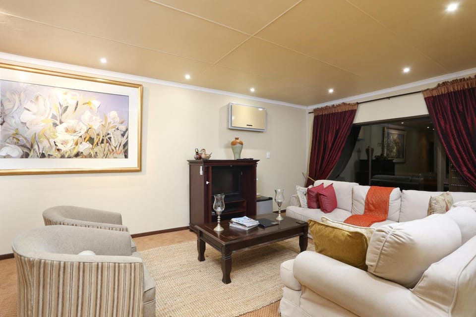 Shangri-La Manor Bed and Breakfast in Western Cape