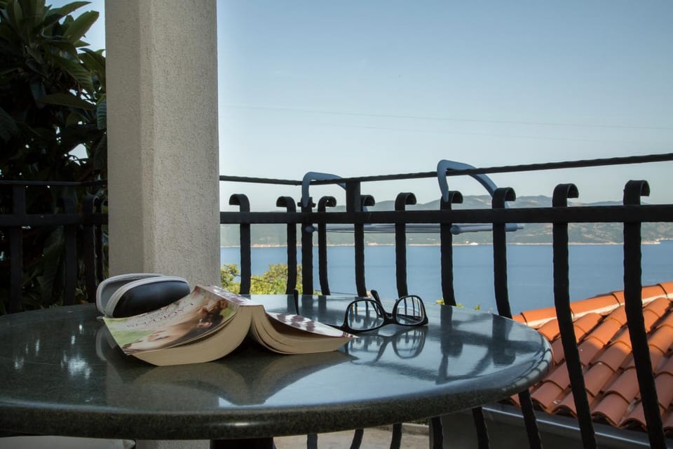Balcony/Terrace, Seating area, Autumn, Sea view