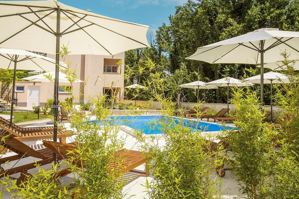 Garden, Swimming pool