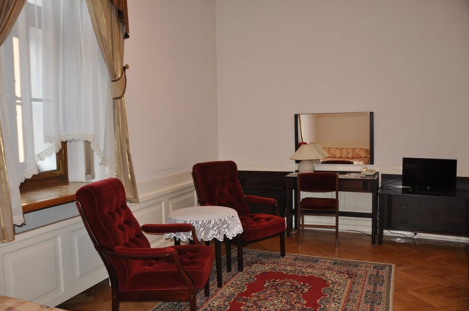 TV and multimedia, Seating area