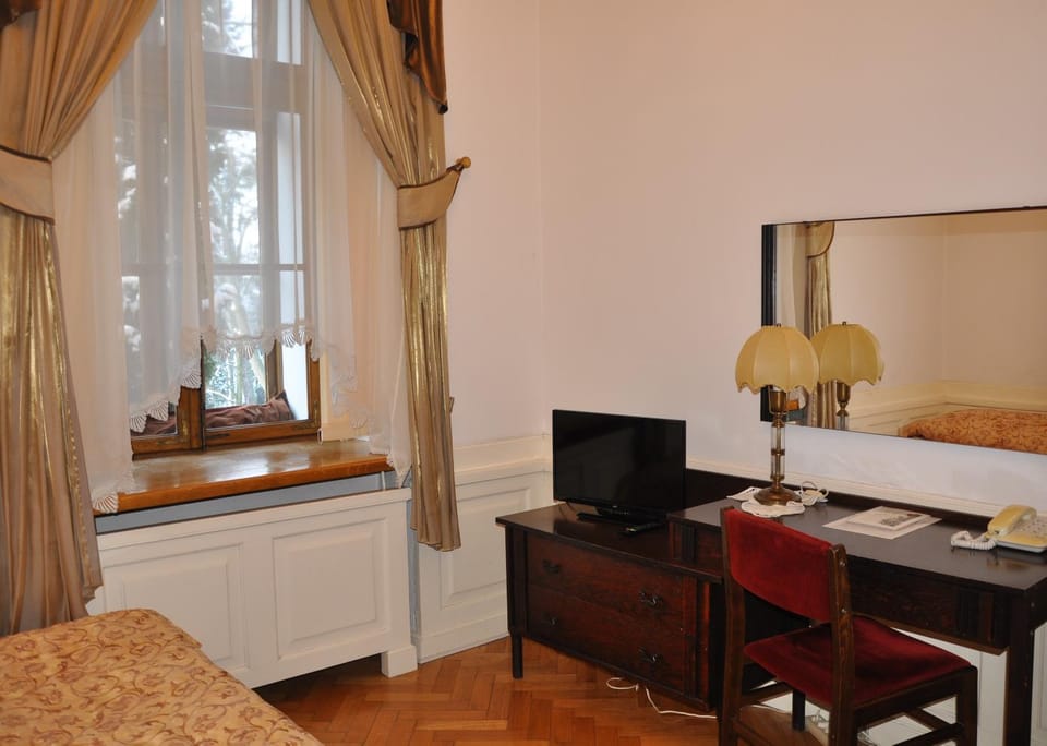 TV and multimedia, Seating area