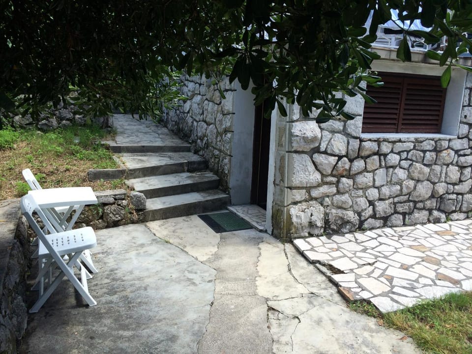 Patio, Facade/entrance, Balcony/Terrace
