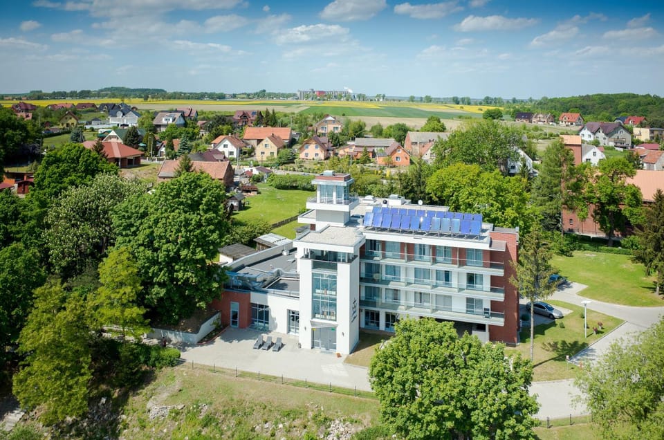 Facade/entrance, Bird's eye view