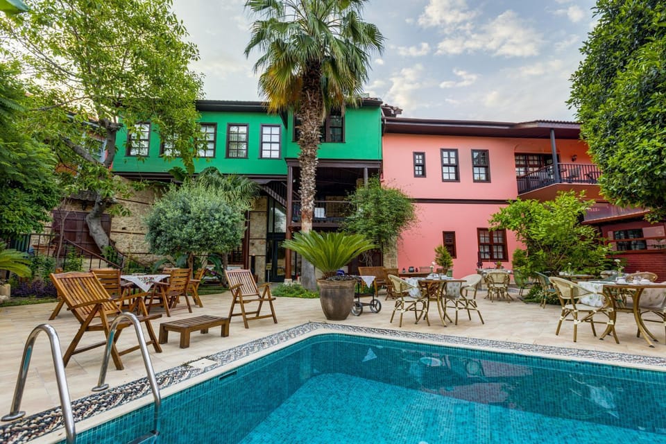 Bird's eye view, On site, Swimming pool