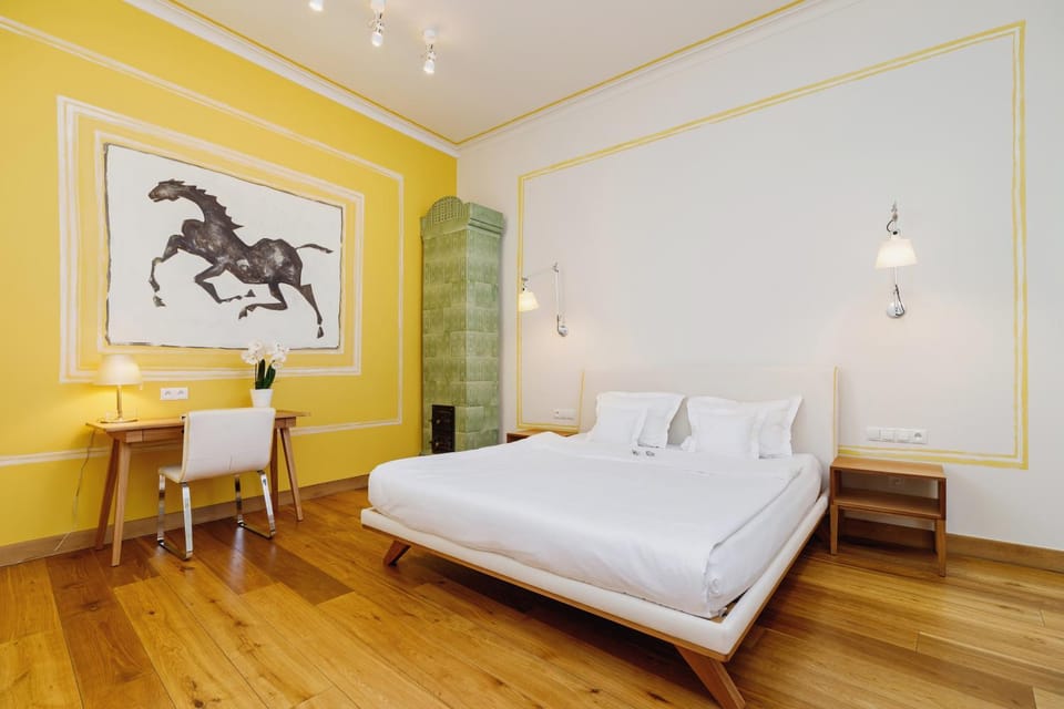 Photo of the whole room, Bedroom