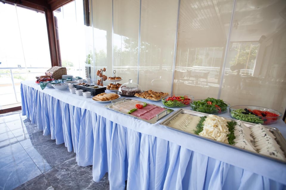 Living room, Dining area, Breakfast
