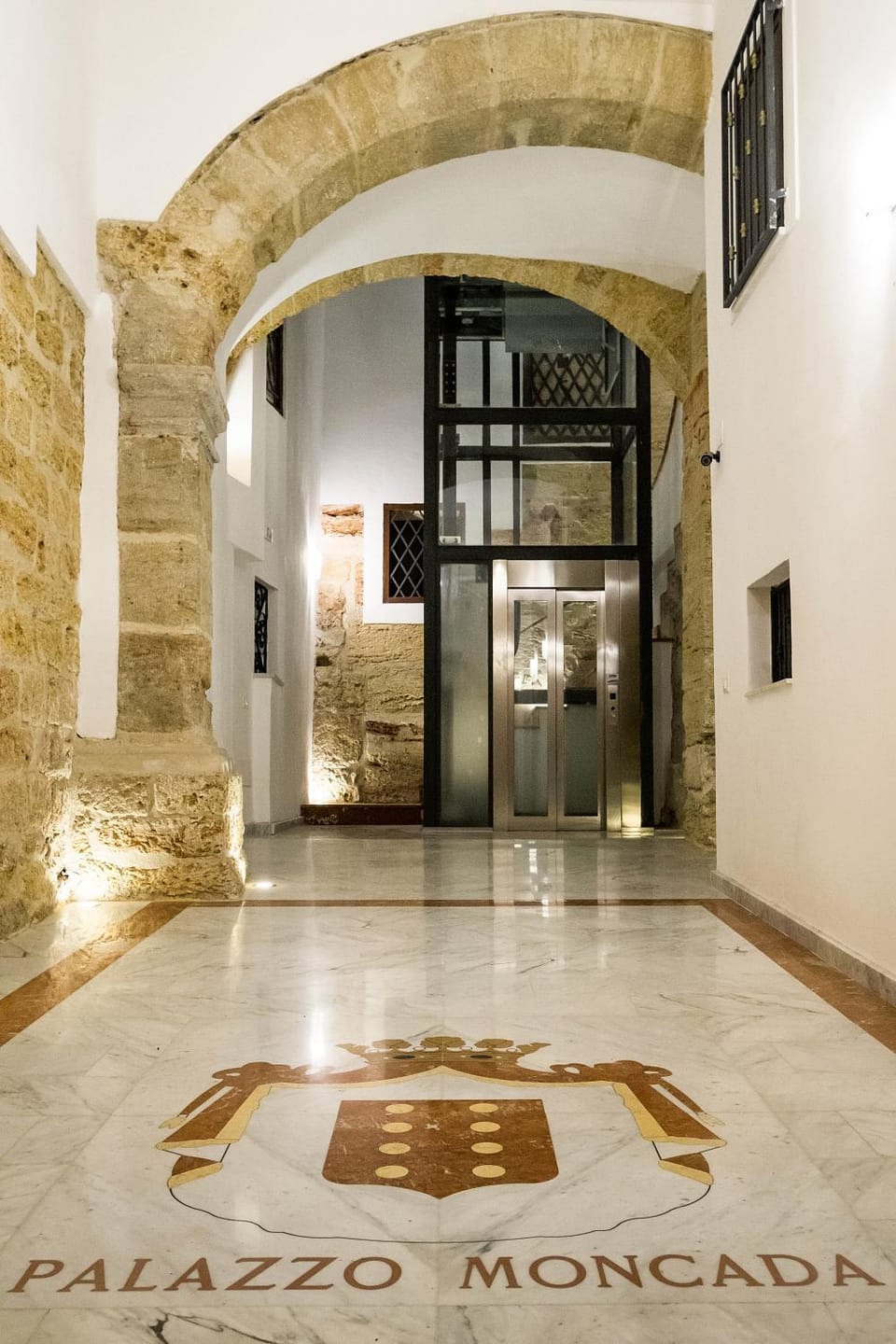Staff, Facade/entrance, Property logo or sign, Lobby or reception, Family