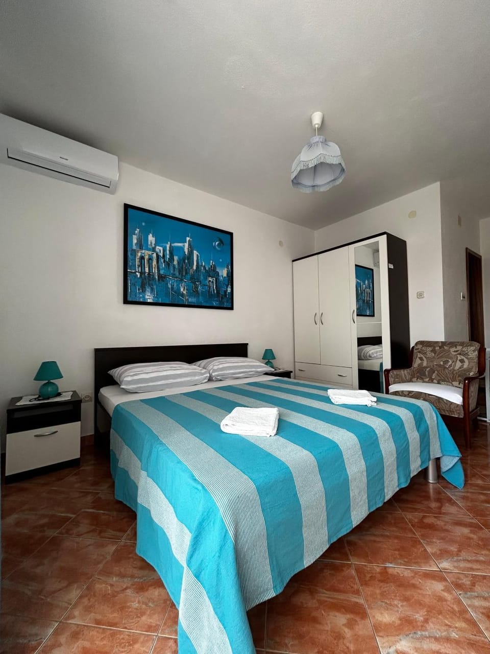 Bed, Bedroom, internet, air conditioner