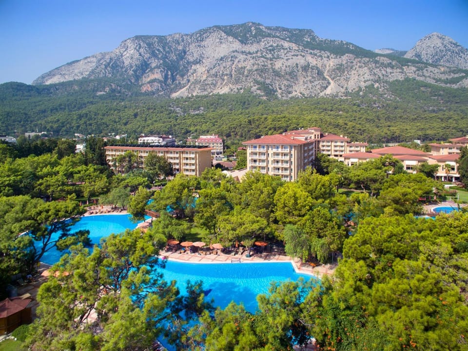 Property building, Bird's eye view, Garden, Mountain view, Swimming pool, Swimming pool