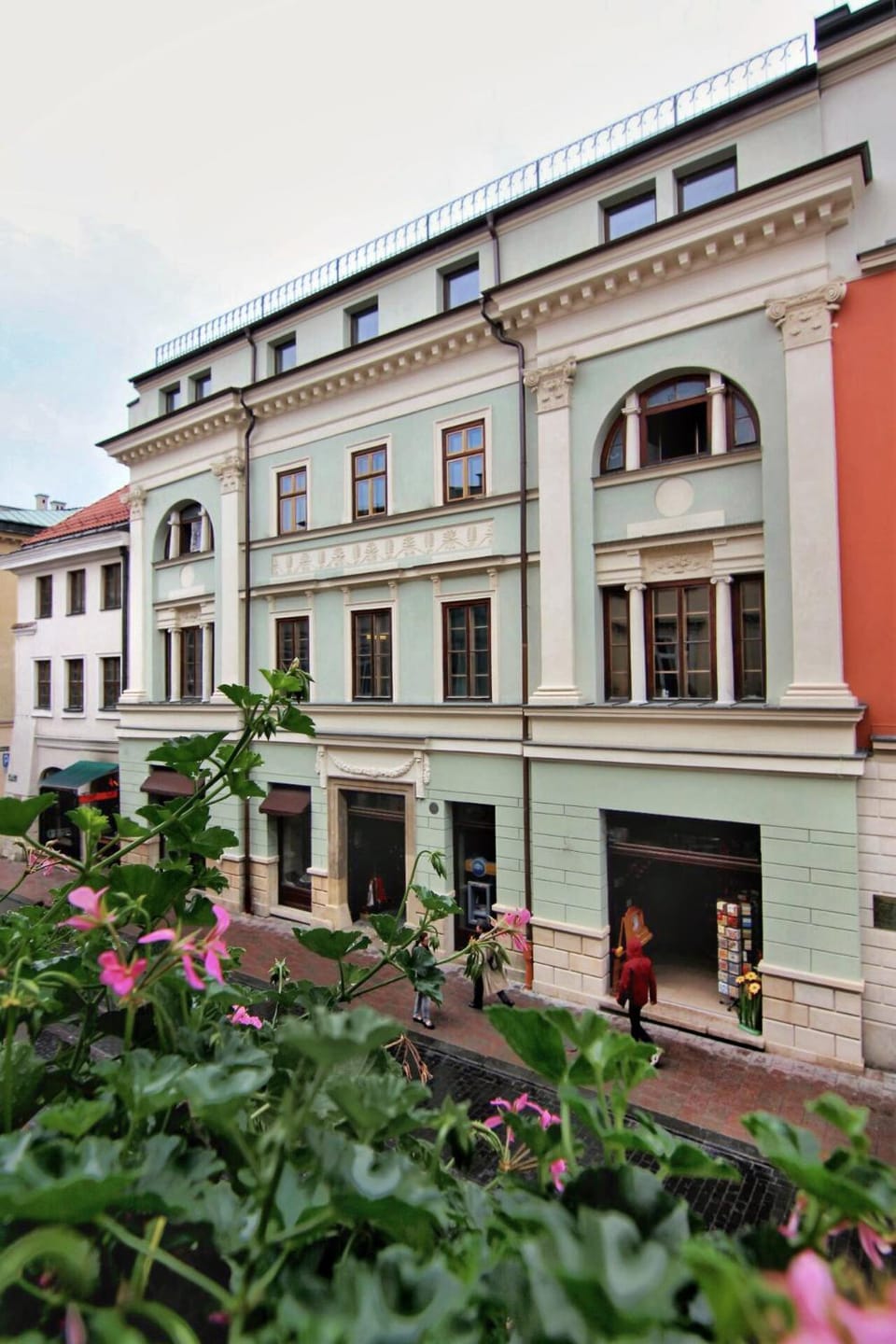 Property building, Facade/entrance, Day, Street view, Location