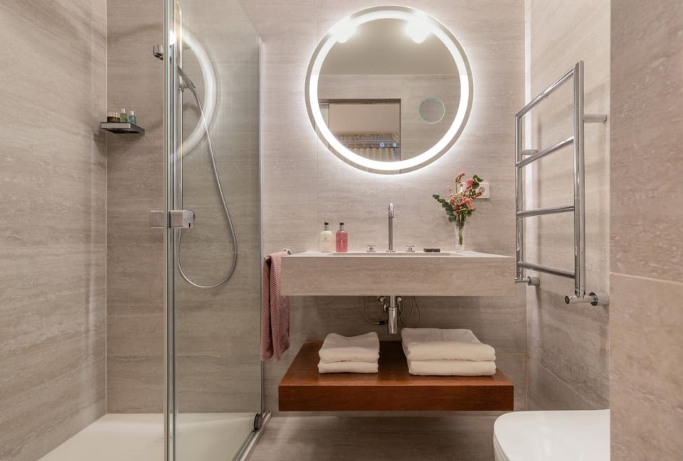 Shower, Bathroom, towels