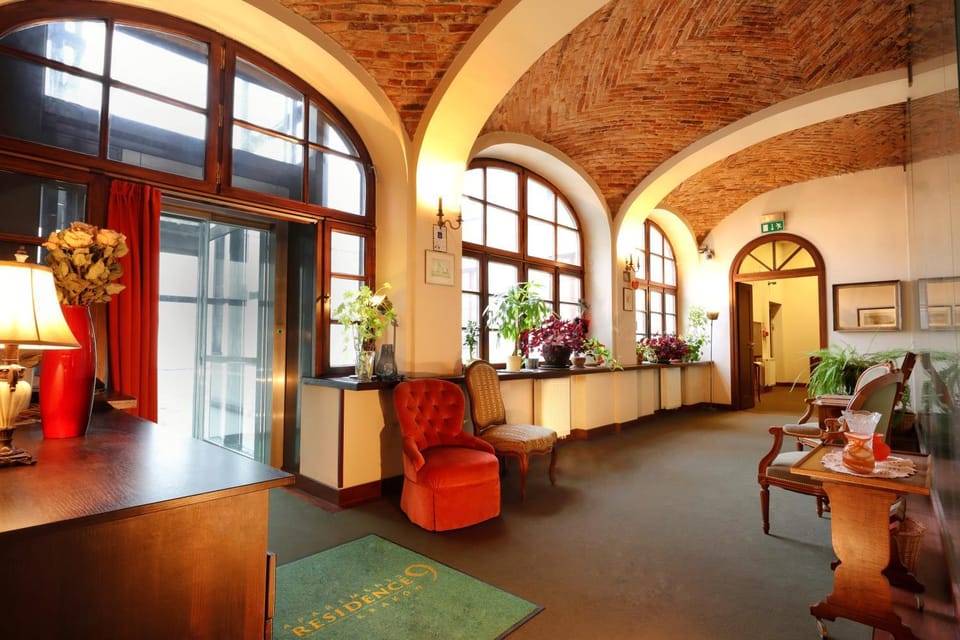 Property building, Seating area