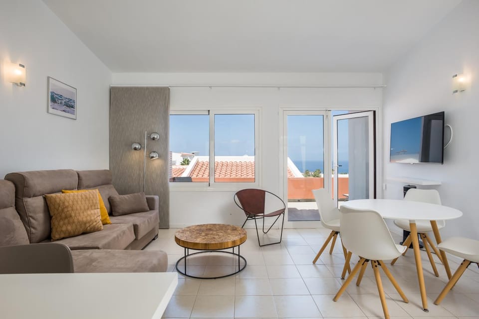 TV and multimedia, Living room, Seating area, Dining area, Sea view