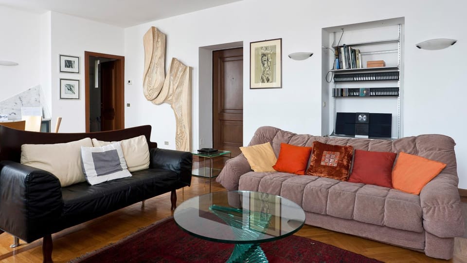 Day, Living room