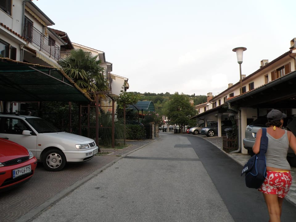 Neighbourhood, Street view