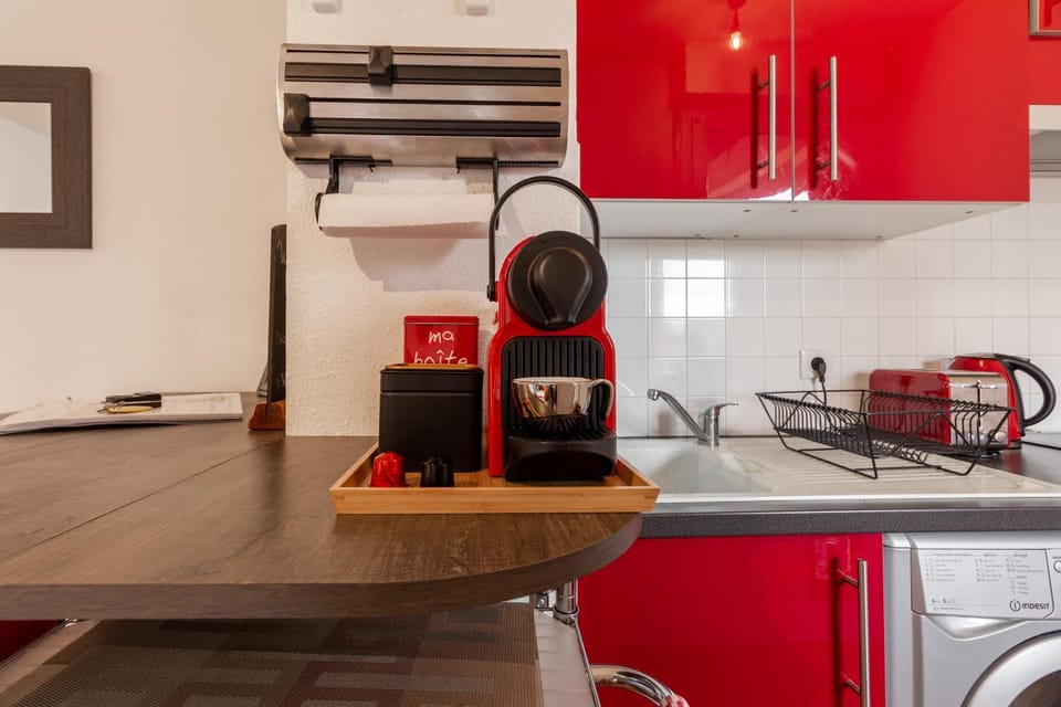 Coffee/tea facilities, Kitchen or kitchenette, Dining area, toaster