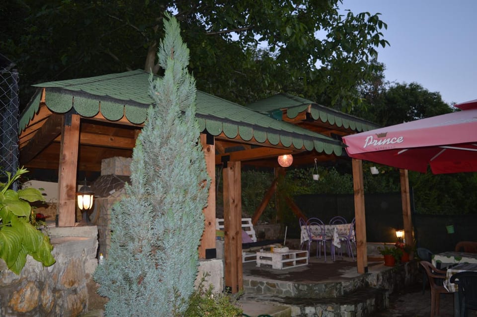 BBQ facilities, Garden, Seating area