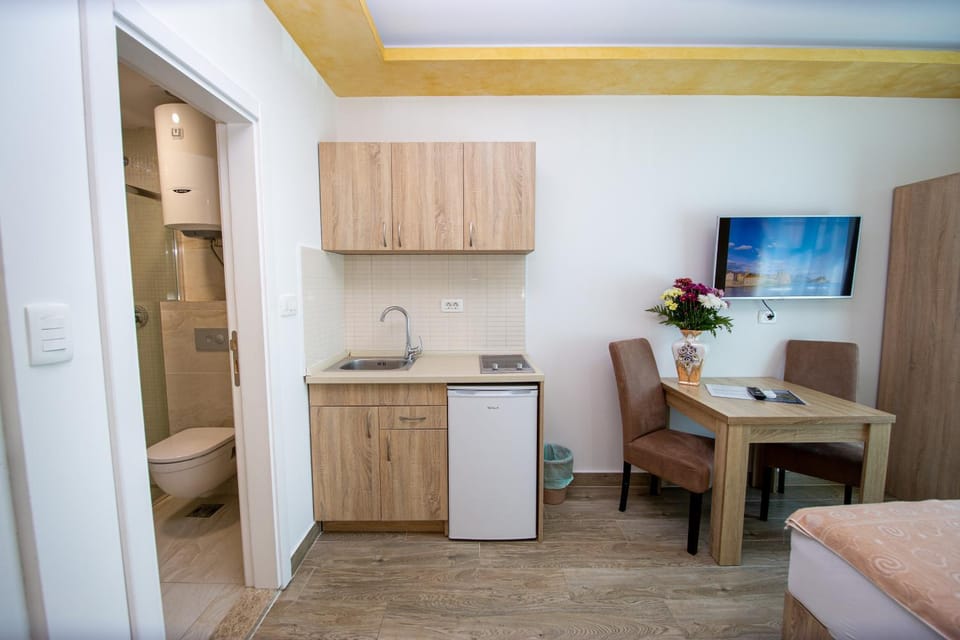 TV and multimedia, Kitchen or kitchenette