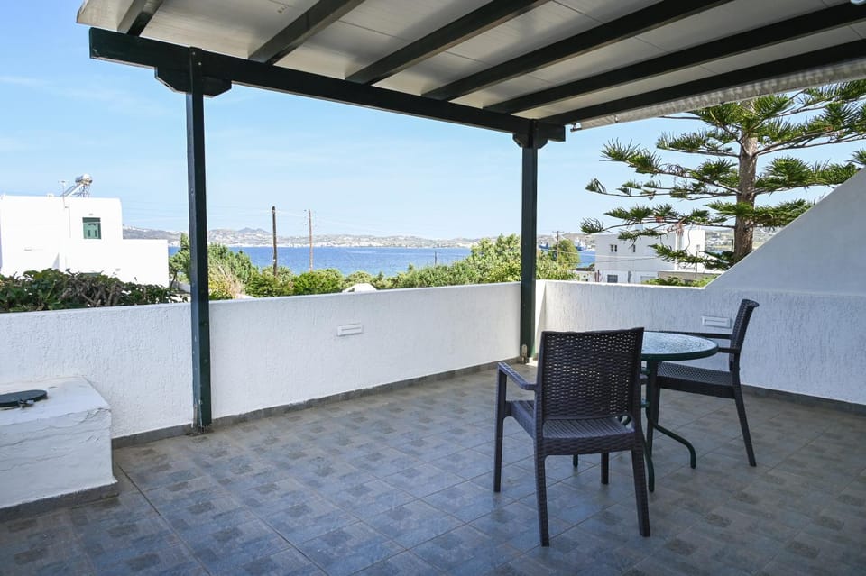 Akrothalassia Apartment in Milos