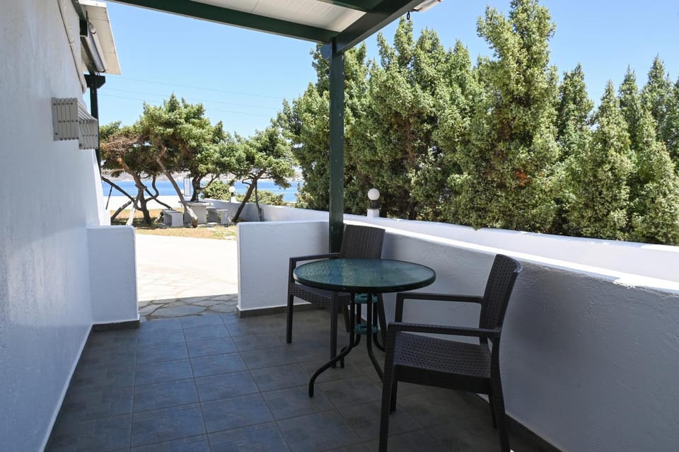 Akrothalassia Apartment in Milos