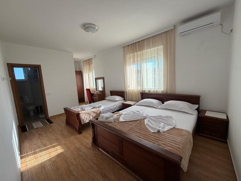 Bed, Photo of the whole room, Bedroom, internet, towels, air conditioner