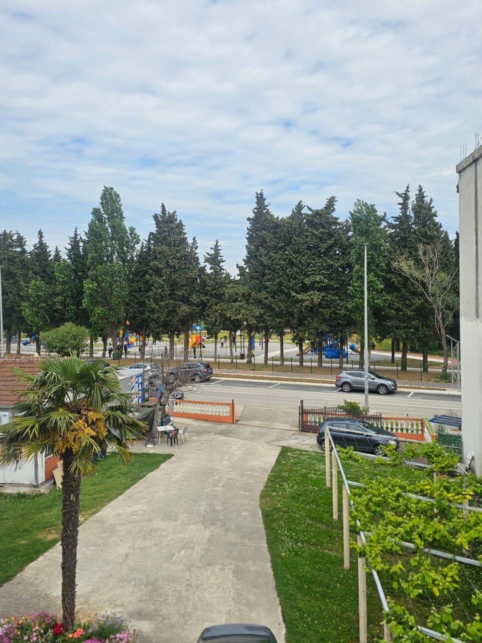 Spring, Day, Natural landscape, Garden, Garden view, Location, Parking