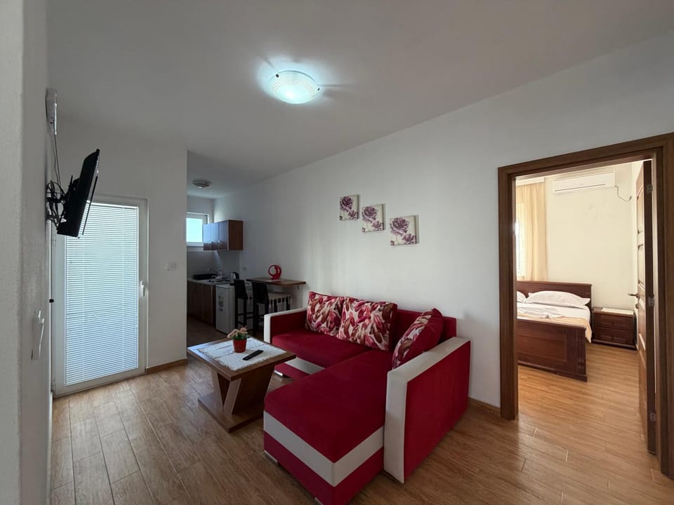 Communal lounge/ TV room, Bed, TV and multimedia, Kitchen or kitchenette, Seating area, Evening entertainment, Bedroom, wardrobe