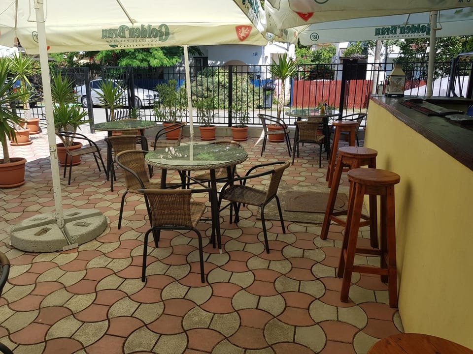 Restaurant/places to eat, Balcony/Terrace